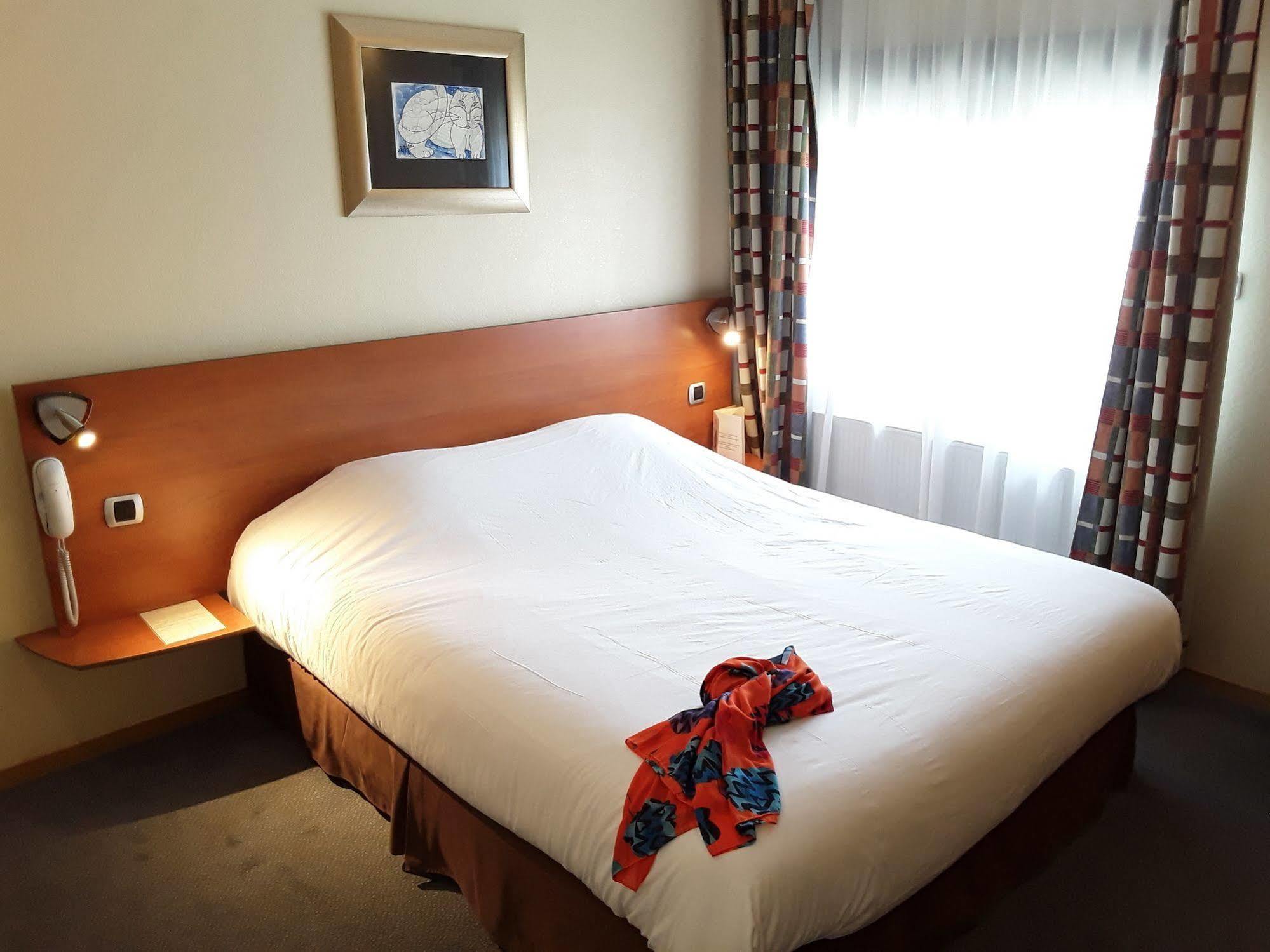 In Situ Hotel Valenciennes Luaran gambar
