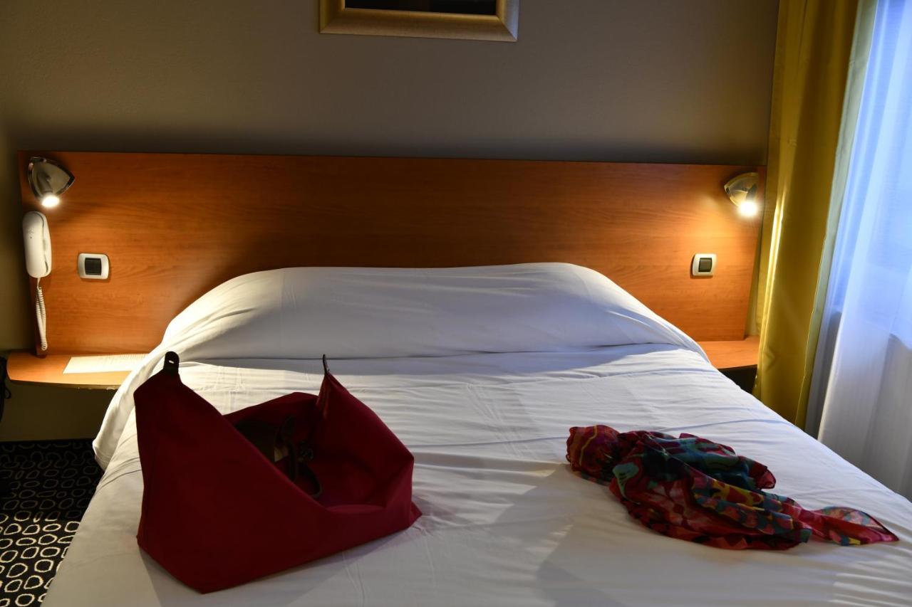 In Situ Hotel Valenciennes Luaran gambar